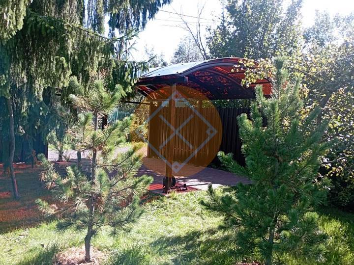 стальной арочный навес из поликарбоната оранжевого цвета