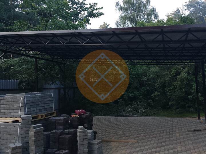 стальной навес с усилением ригеля и кровлей из профнастила
