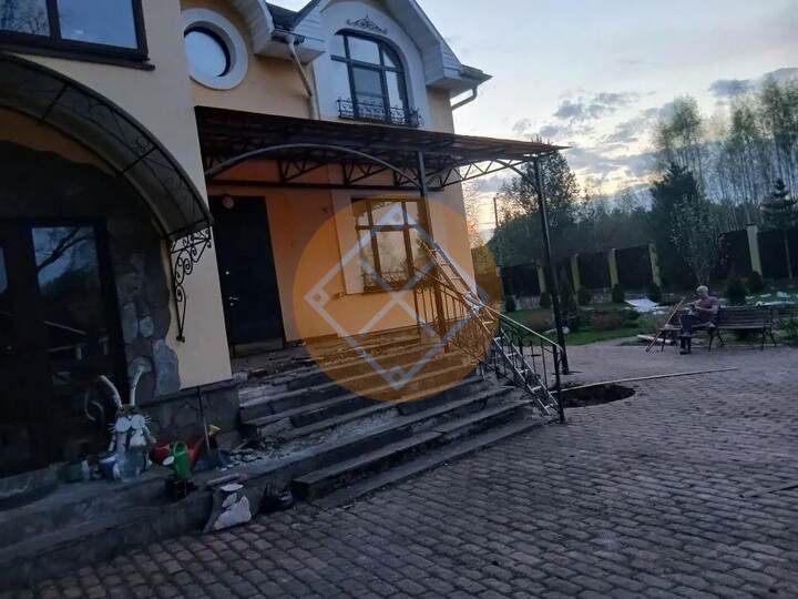 навес над крыльцом на трех опорах