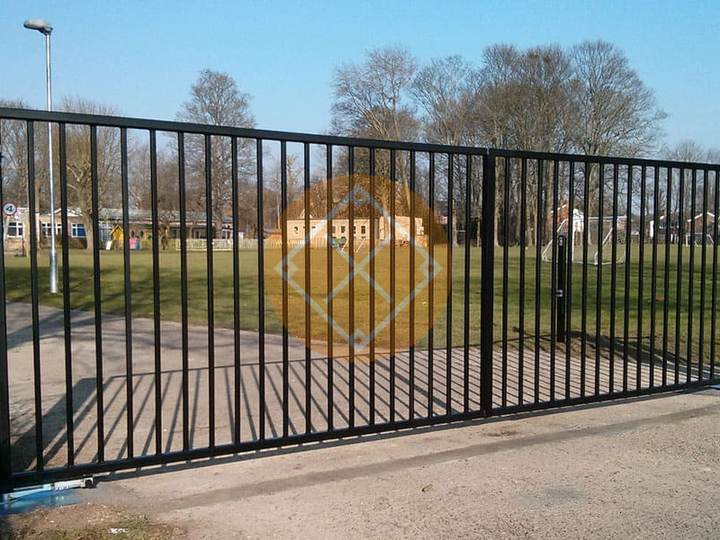 решетчатые ворота с автоматическим распашным открыванием
