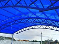 навес с арочной крышей из поликарбоната